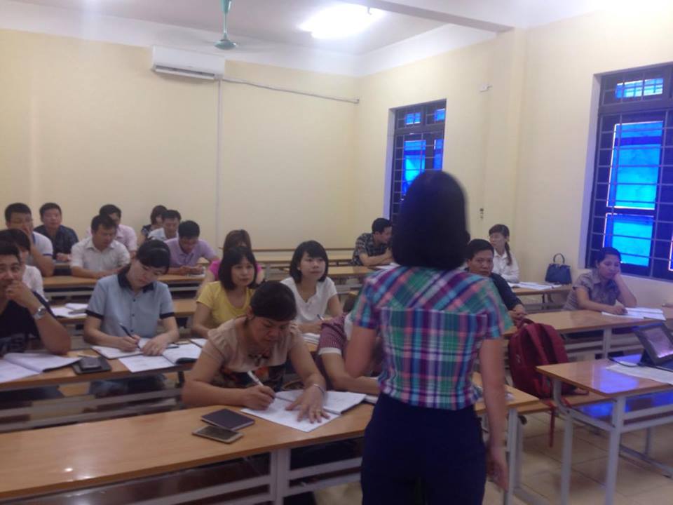 TS. Nguyễn Thị Tuyết Vân hướng dẫn thực hiện các nội dung về pháp luật lao động